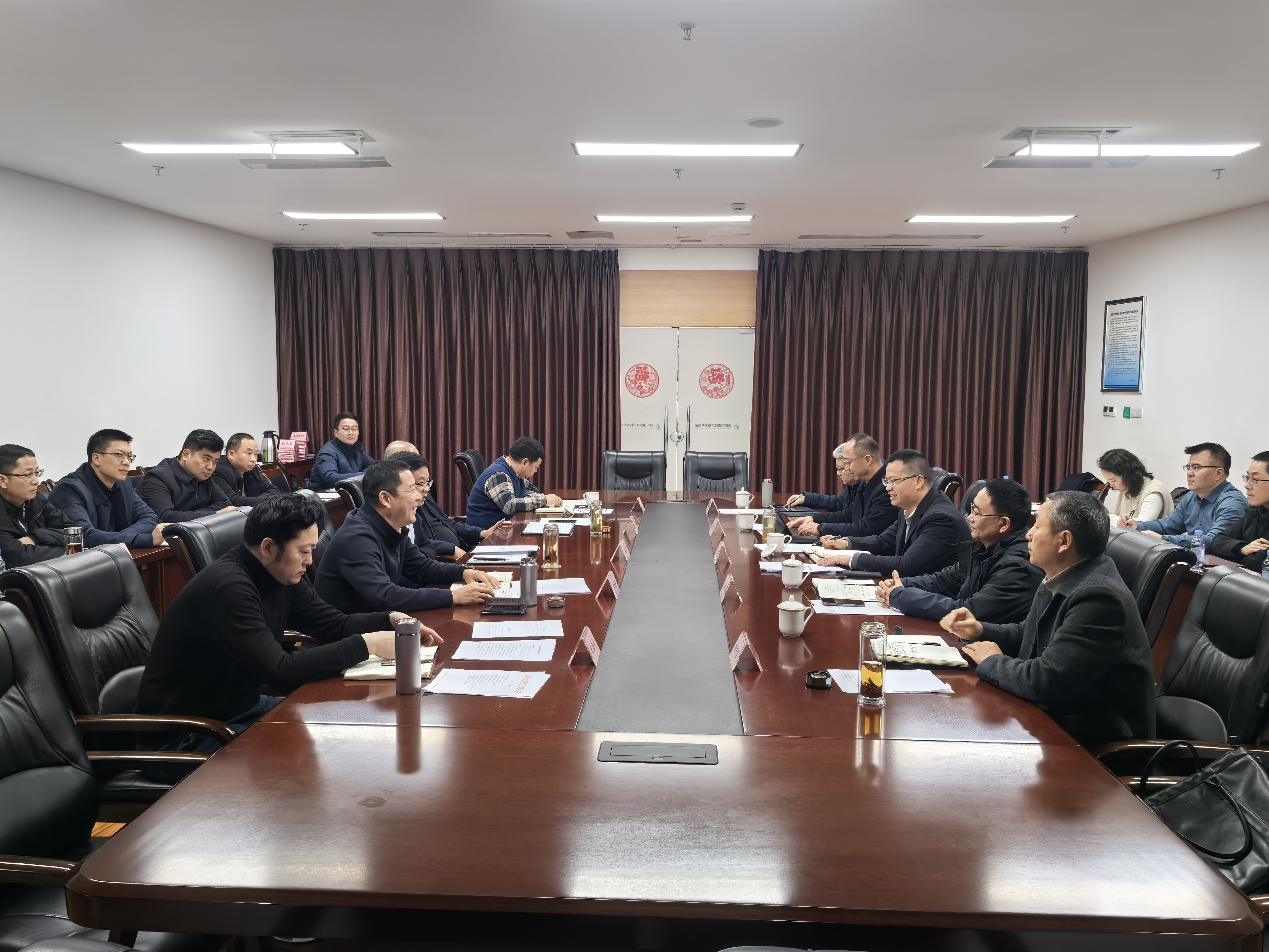 【攜手并進(jìn)，共創(chuàng)未來(lái)】德陽(yáng)發(fā)展集團(tuán)拜訪(fǎng)德陽(yáng)經(jīng)開(kāi)區(qū)共商深度合作與發(fā)展